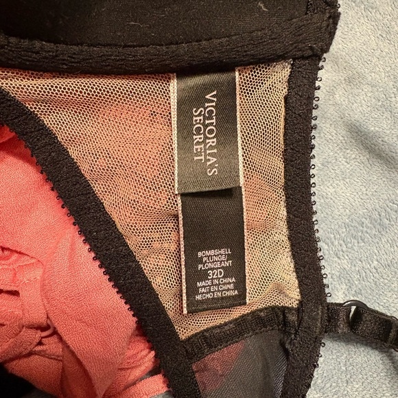 Victoria's Secret Bombshell Bra - Picture 5 of 5